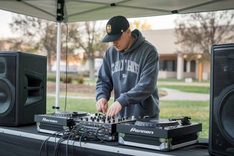 Hobby-dj? Dette trenger du for å komme i gang