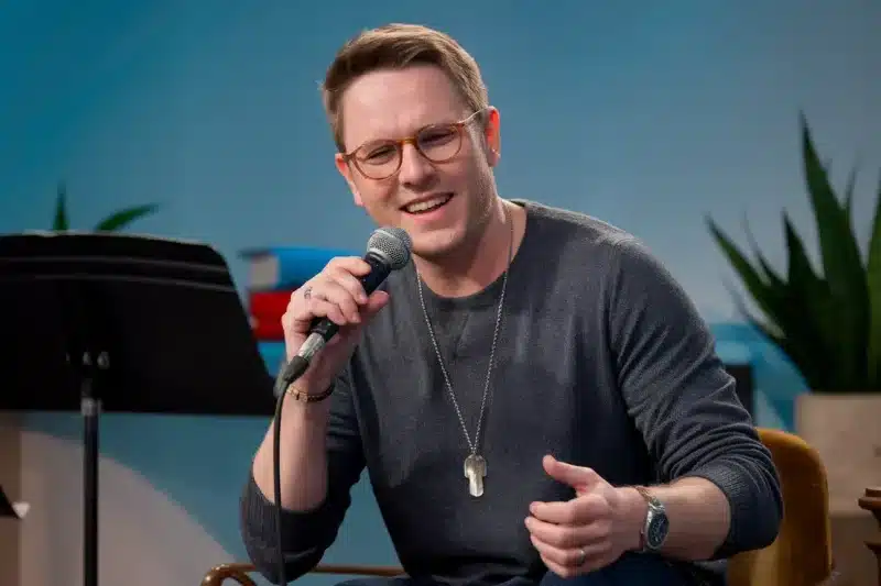 Syng deg glad – fordelene med å ha sang som hobby